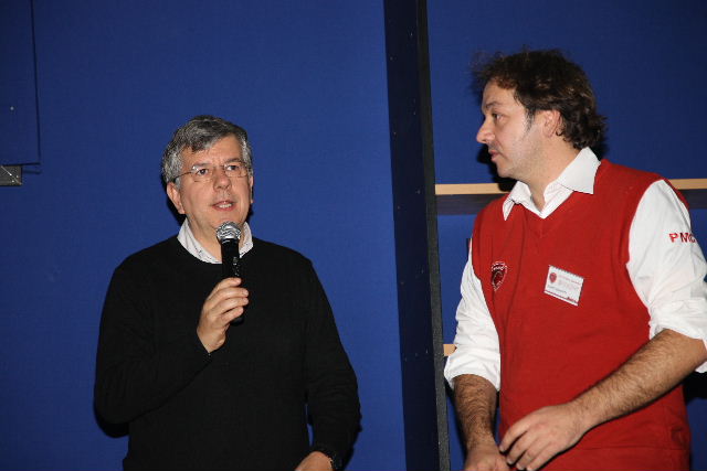 Il Prof. Marco Valle allievo del Prof. Moretti durante la premiazione