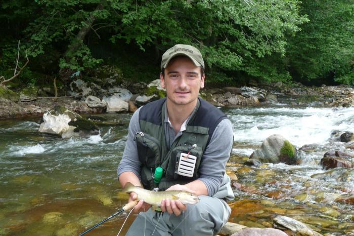 Luca con una Trota Fario della Sora.